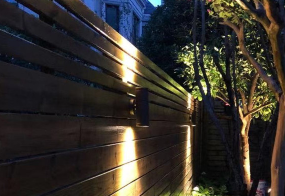 Landscape lighting fixtures